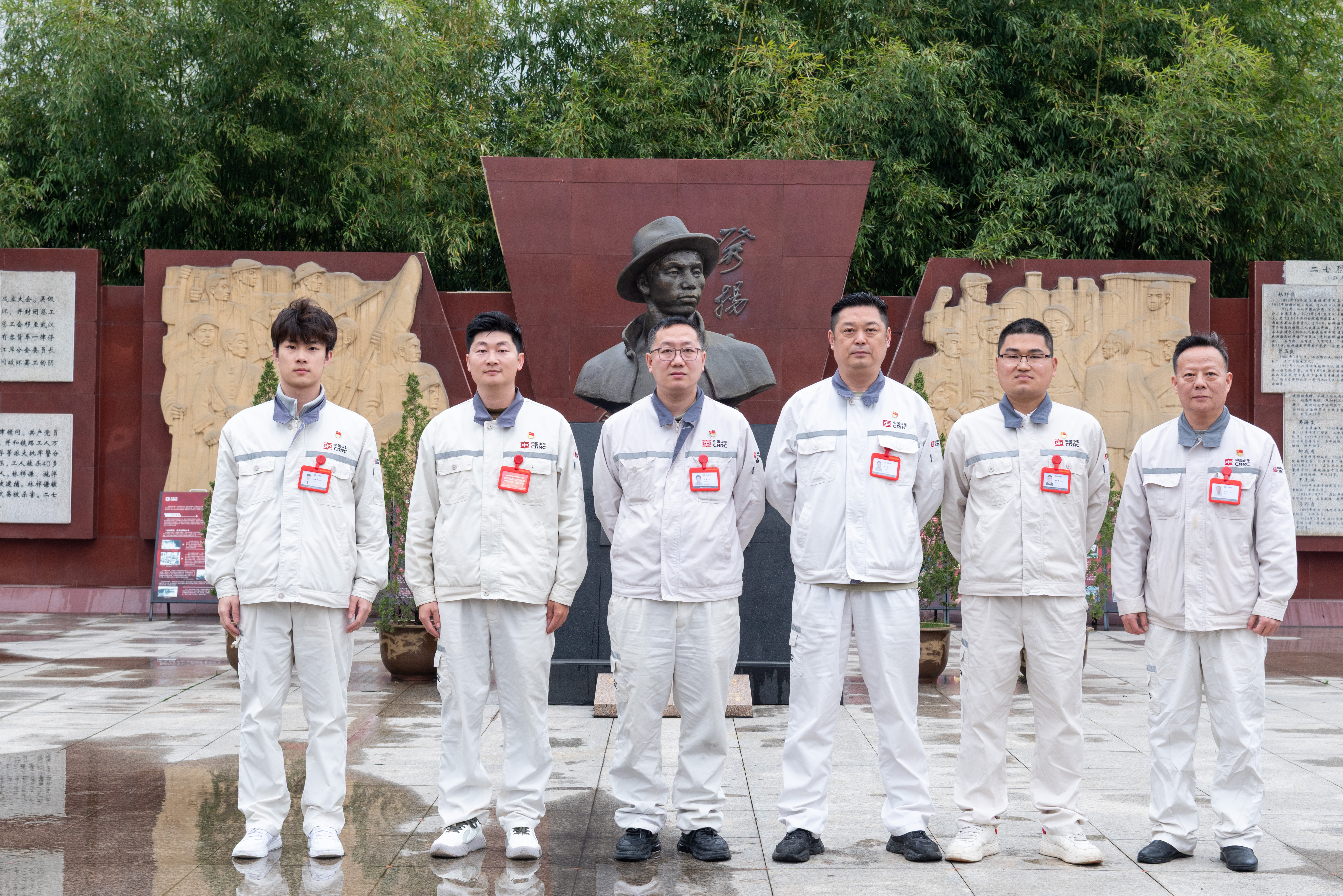 特装开拓党员突击队：（队长：毕波）